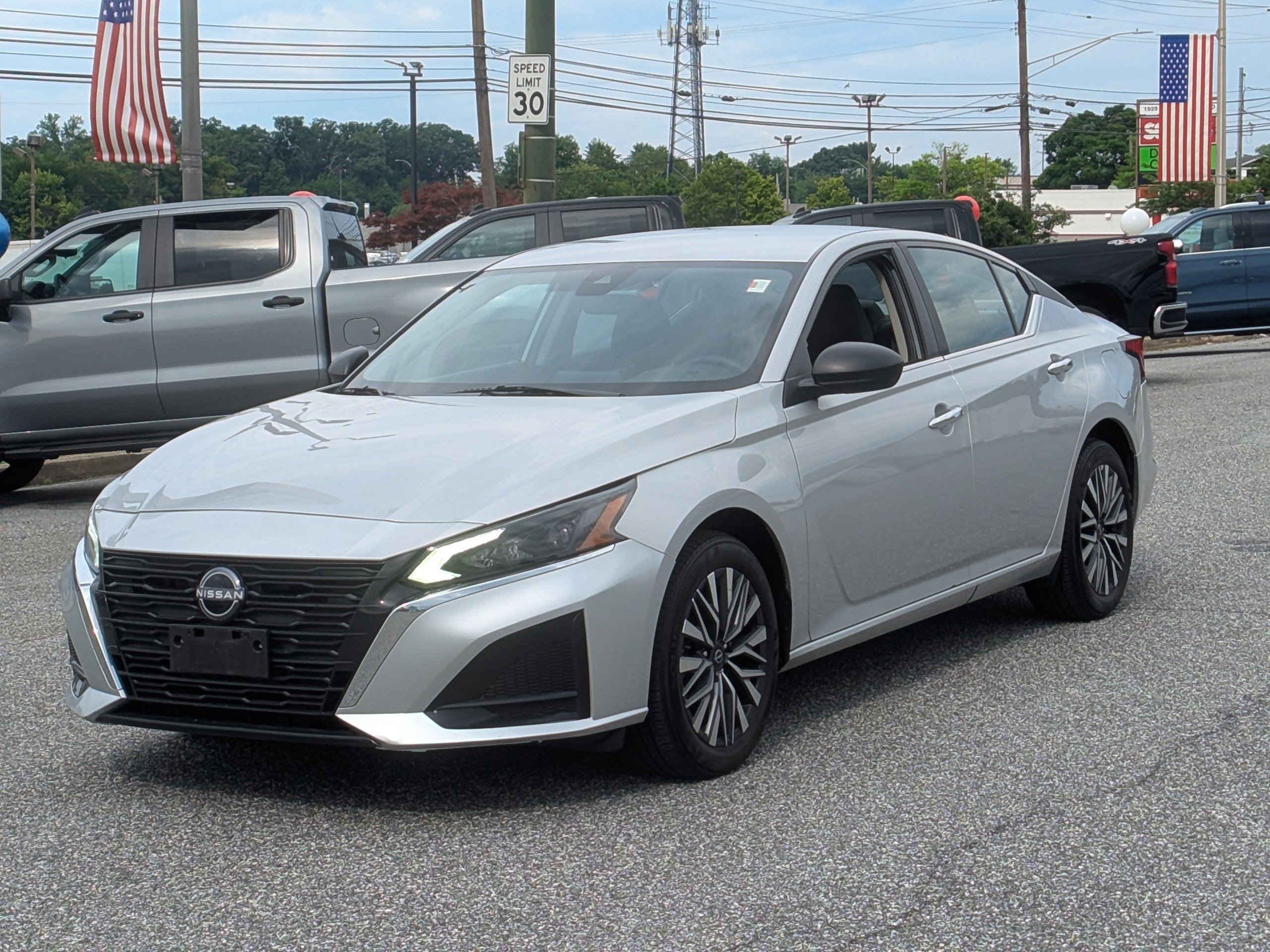 Used 2025 Nissan Altima 2.5 SV AWD/4WD image 4