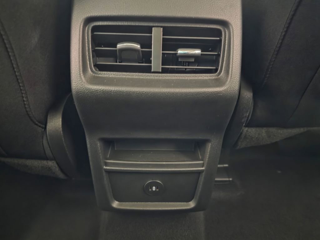 Used 2024 Ford Edge SE w/ Black Appearance Package image 19