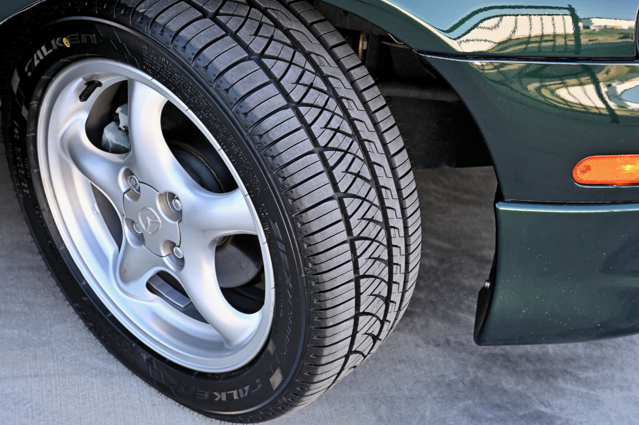 Used 2002 MAZDA MX-5 Miata RWD image 29