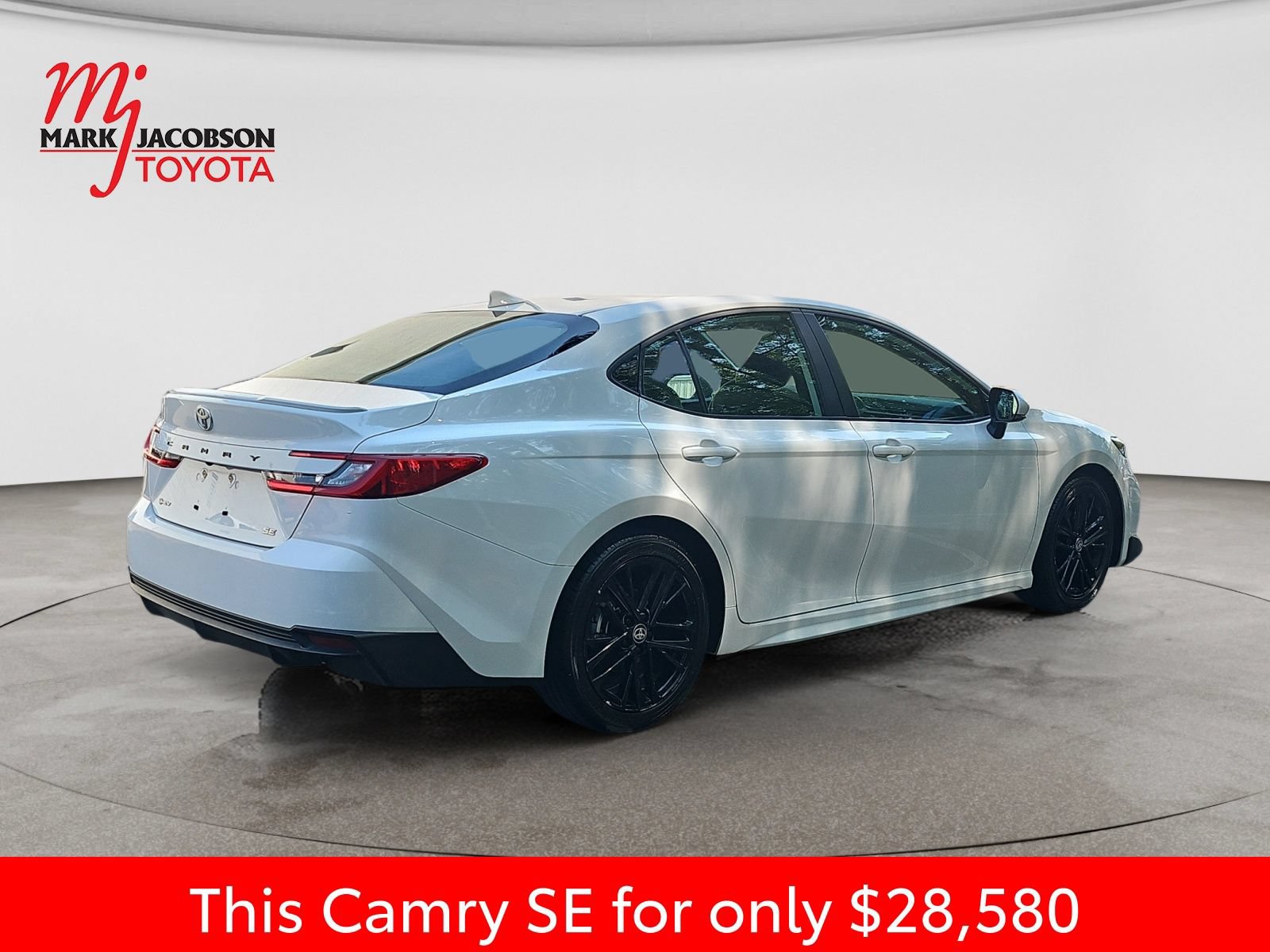 Used 2025 Toyota Camry SE FWD image 9