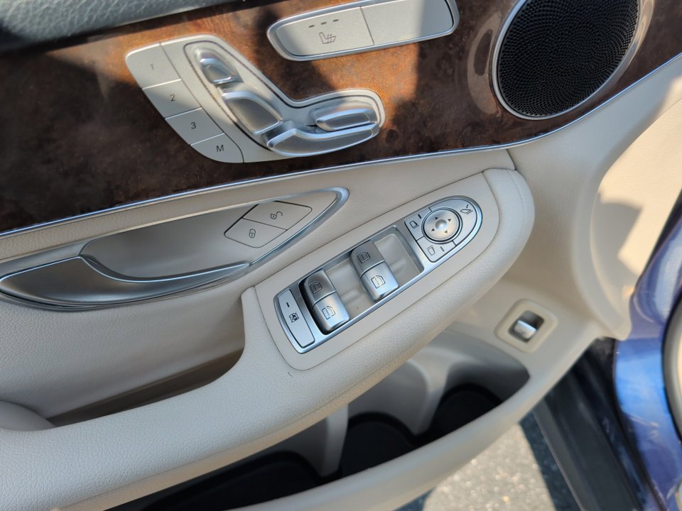Used 2018 Mercedes-Benz GLC 300 image 36