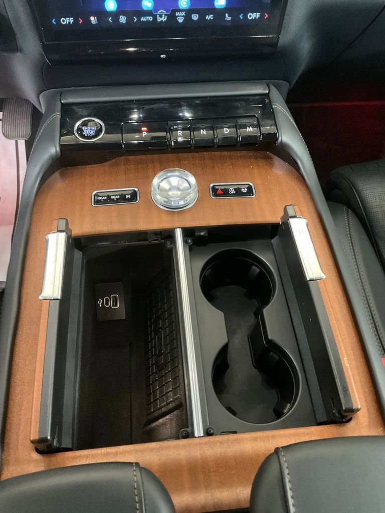 Used 2025 Lincoln Navigator Black Label image 23