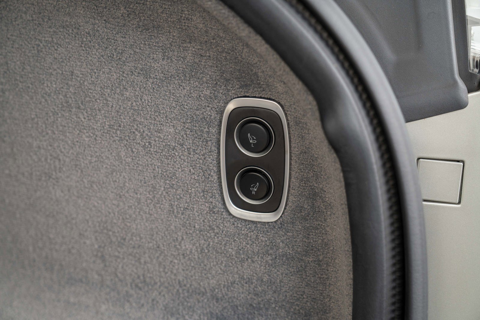 Used 2021 Aston Martin DBX image 37