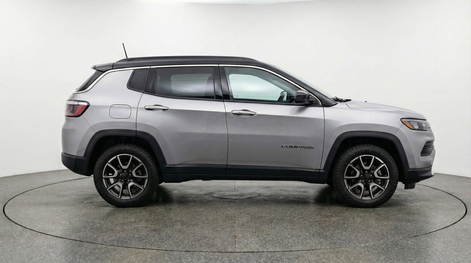 Used 2025 Jeep Compass Trailhawk image 11