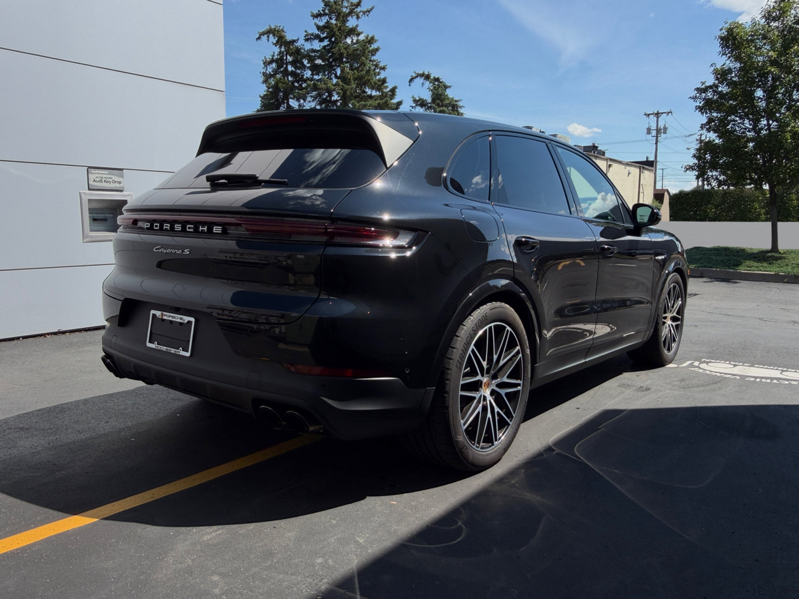 Used 2025 Porsche Cayenne S AWD/4WD image 13