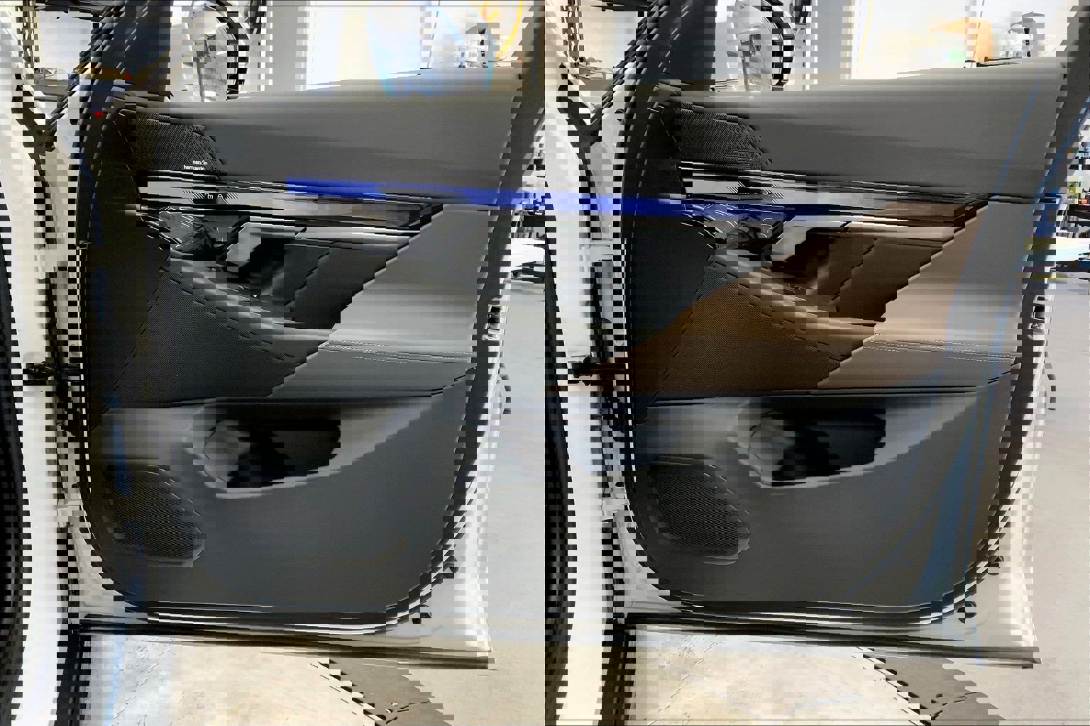 Used 2025 BMW i5 xDrive40 w/ Premium Package image 27