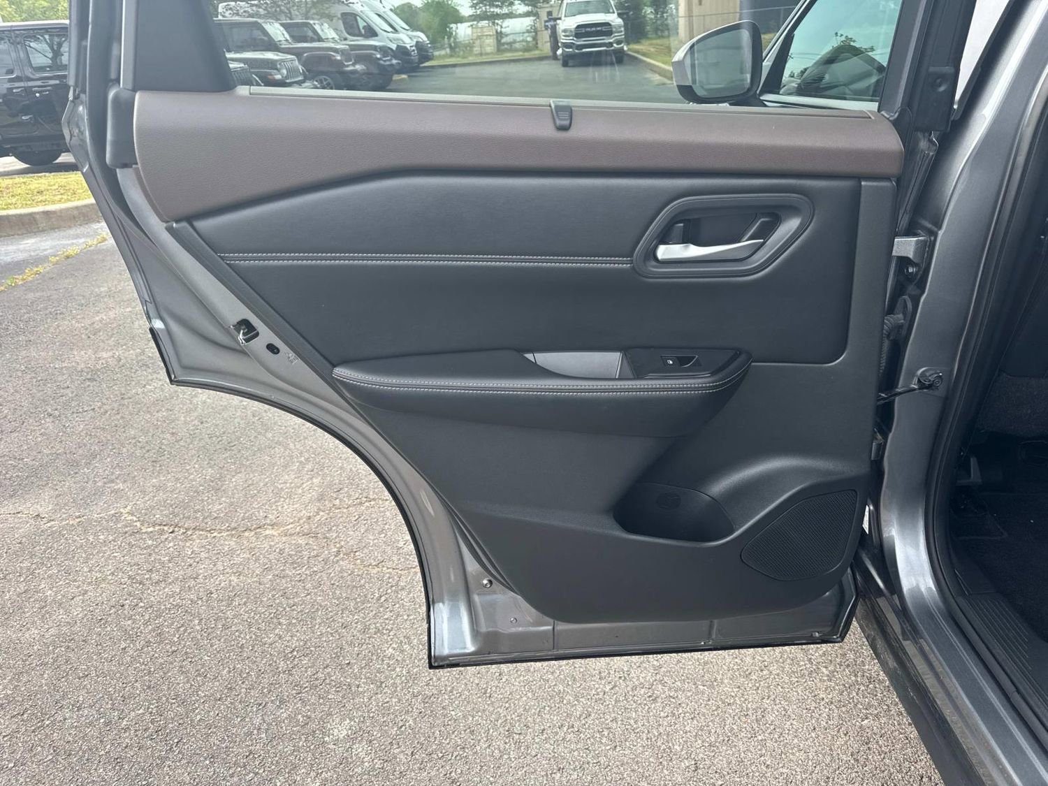 Used 2023 Nissan Rogue SV w/ SV Premium B Package FWD image 15