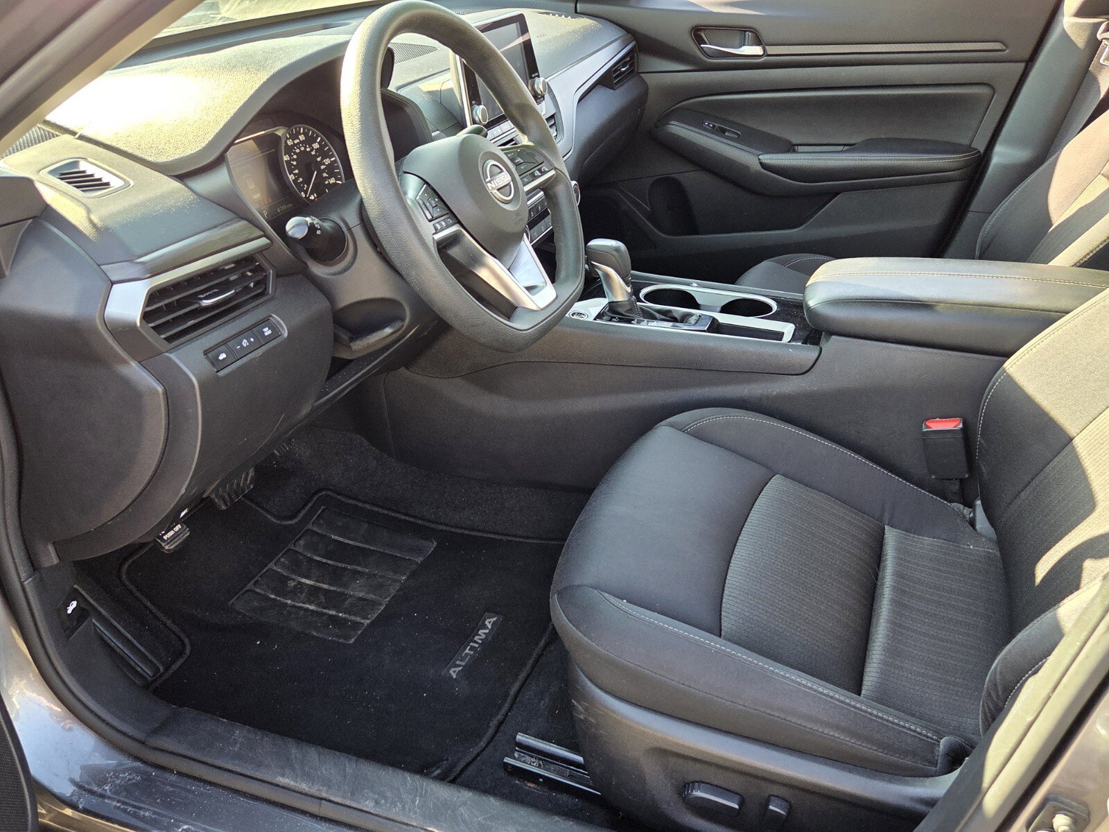 Used 2024 Nissan Altima 2.5 SV image 13