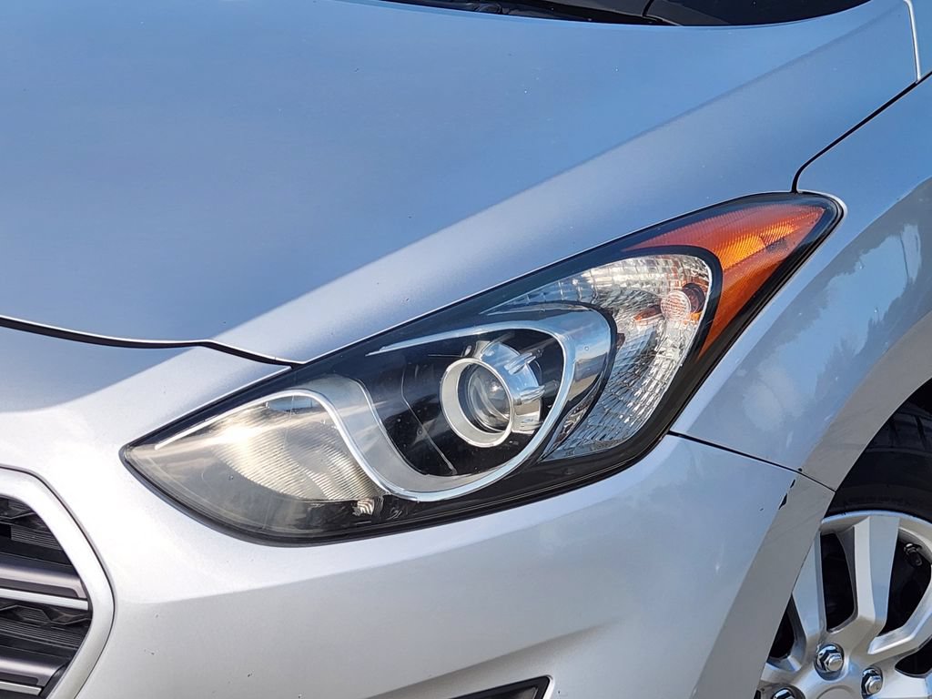 Used 2016 Hyundai Elantra GT FWD image 11