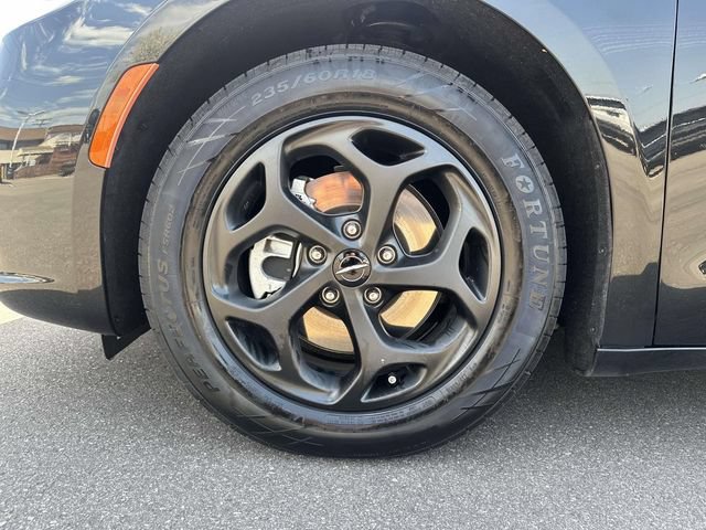 Used 2022 Chrysler Pacifica Touring-L w/ S Appearance Package FWD image 41