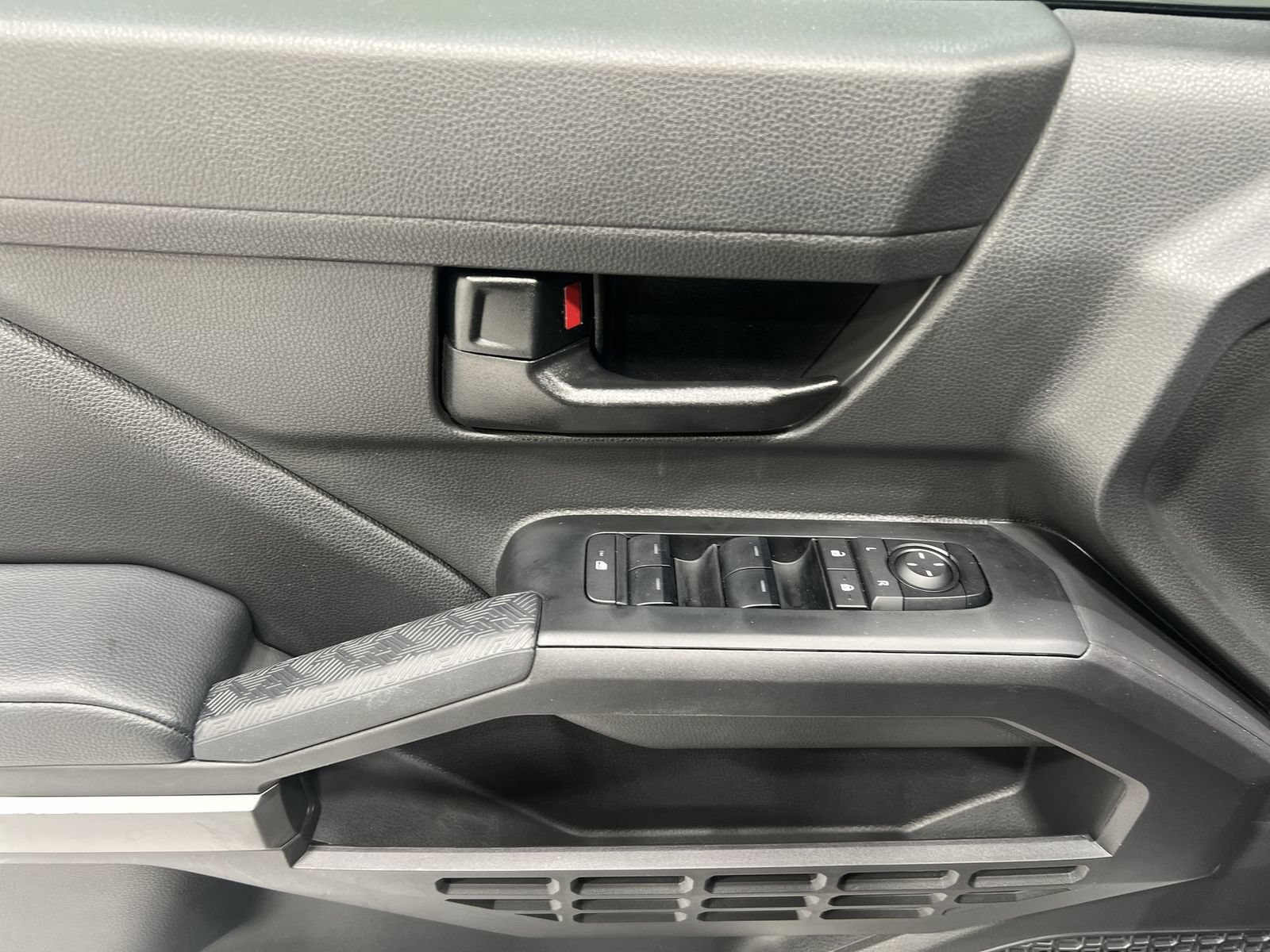 Used 2025 Toyota Tacoma SR5 AWD/4WD image 13