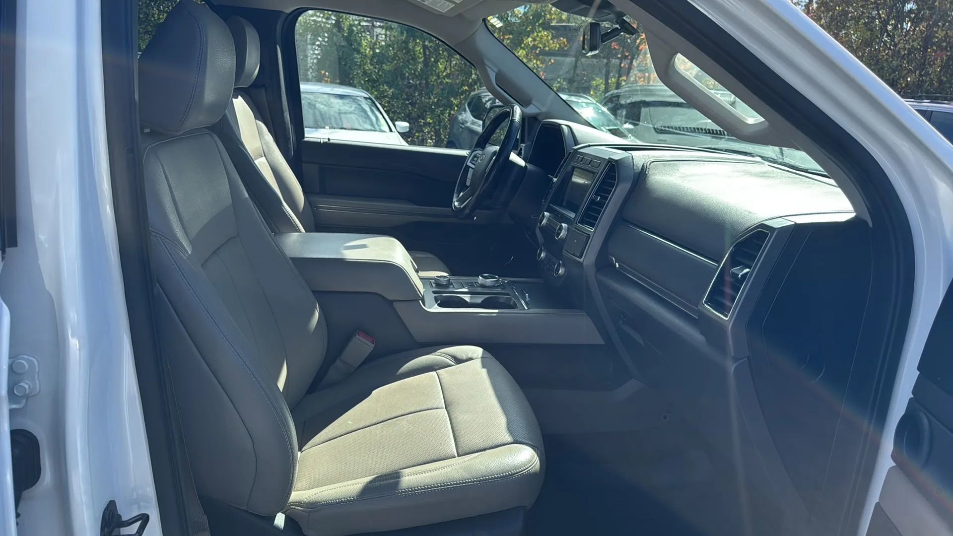 Used 2021 Ford Expedition XLT image 12