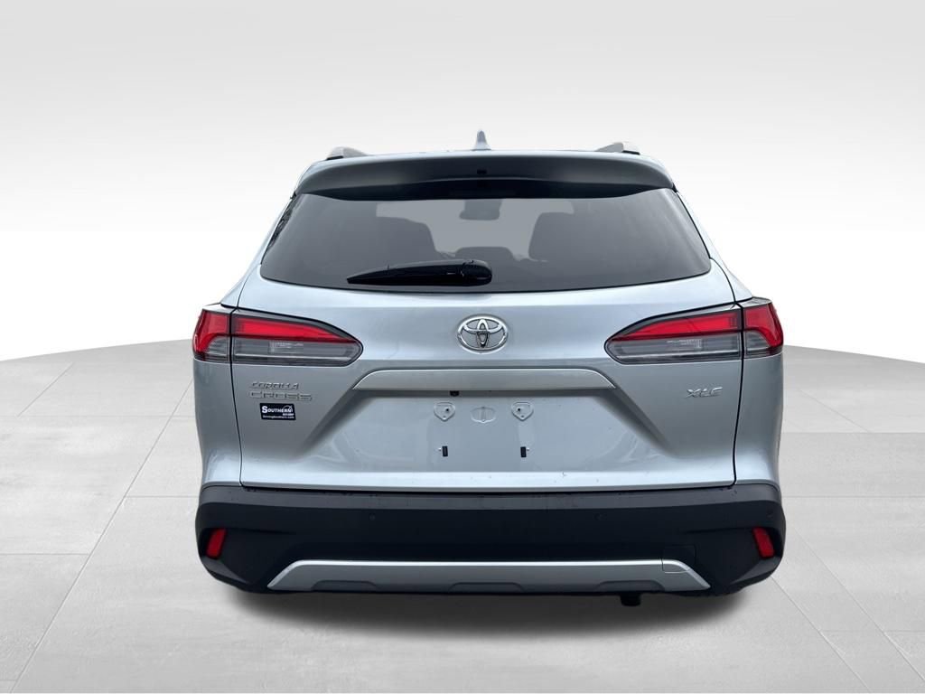 Used 2023 Toyota Corolla Cross XLE FWD image 4