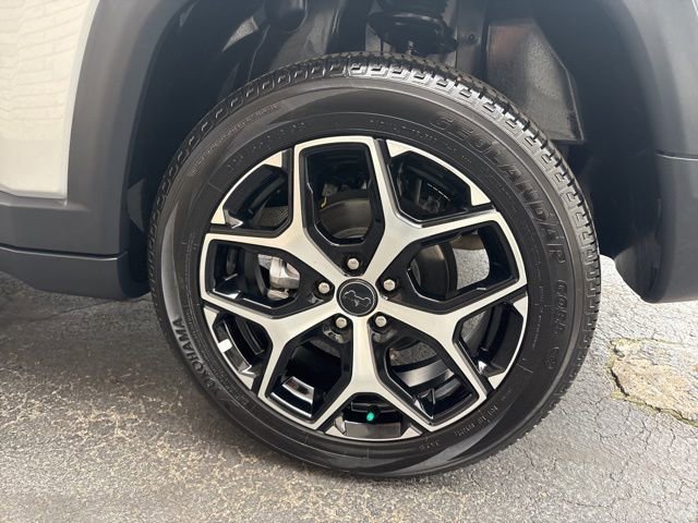 Used 2025 Jeep Compass Limited AWD/4WD image 11