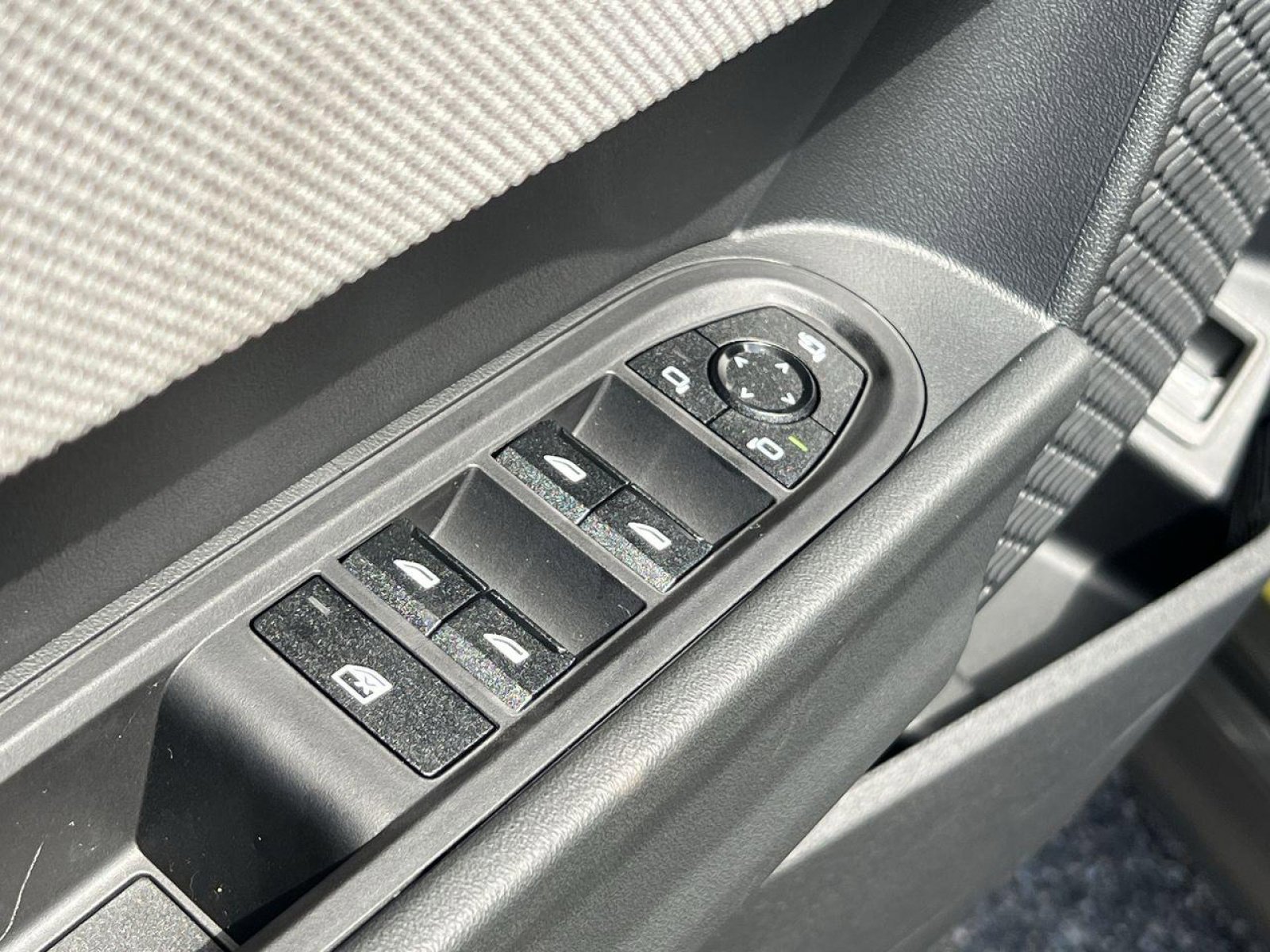 Certified 2025 MINI Cooper S image 12