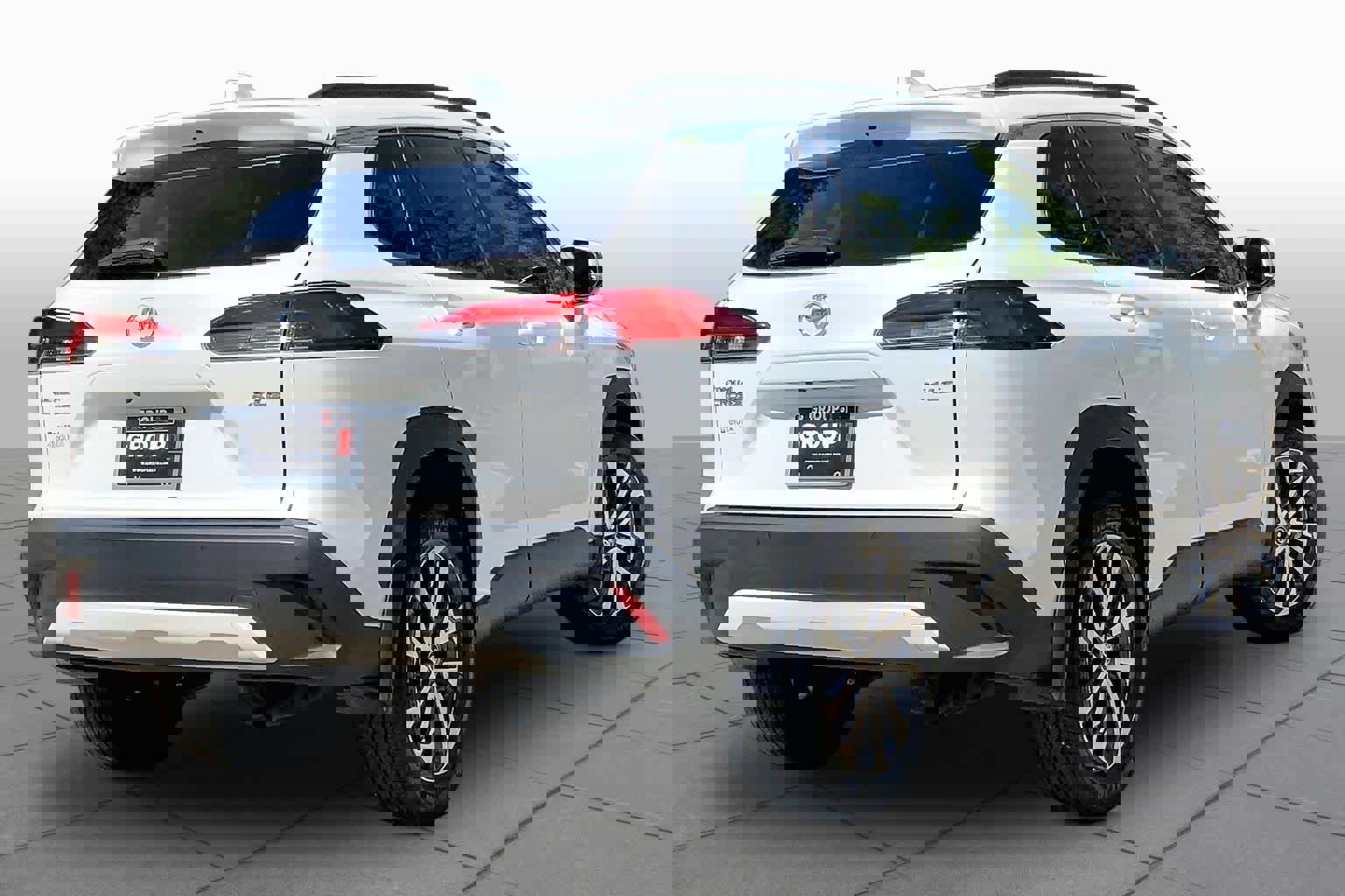 Used 2023 Toyota Corolla Cross XLE w/ Convenience Package image 13