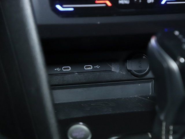 Used 2022 Volkswagen Tiguan SE w/ Panoramic Sunroof Package image 29