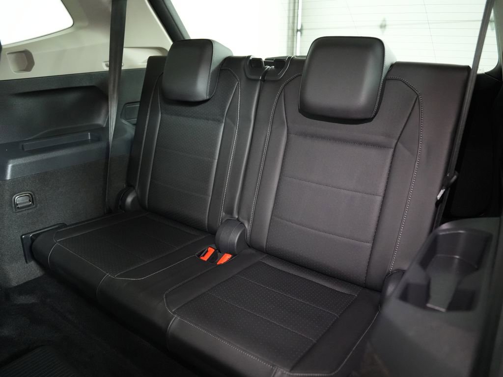 Used 2020 Volkswagen Tiguan SE FWD image 36