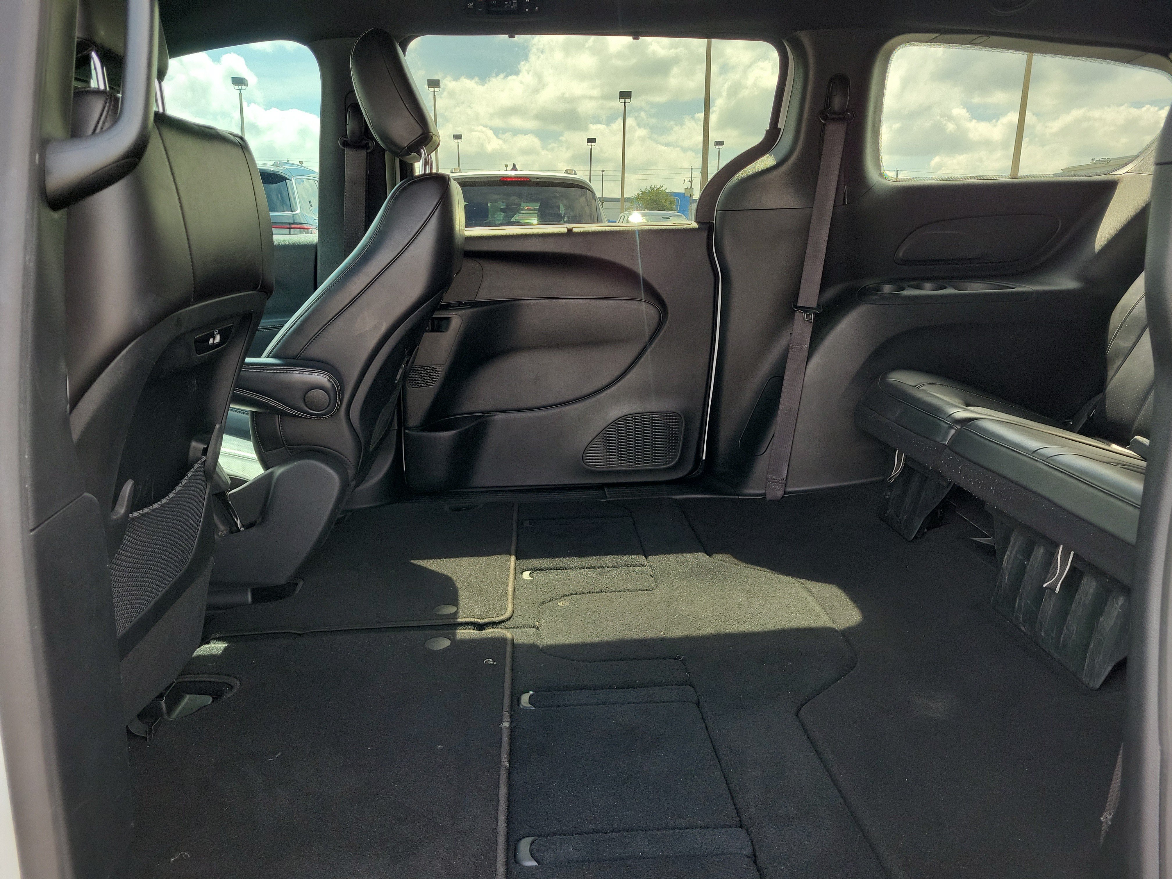Certified 2023 Chrysler Pacifica Touring-L w/ S Appearance Package FWD image 15