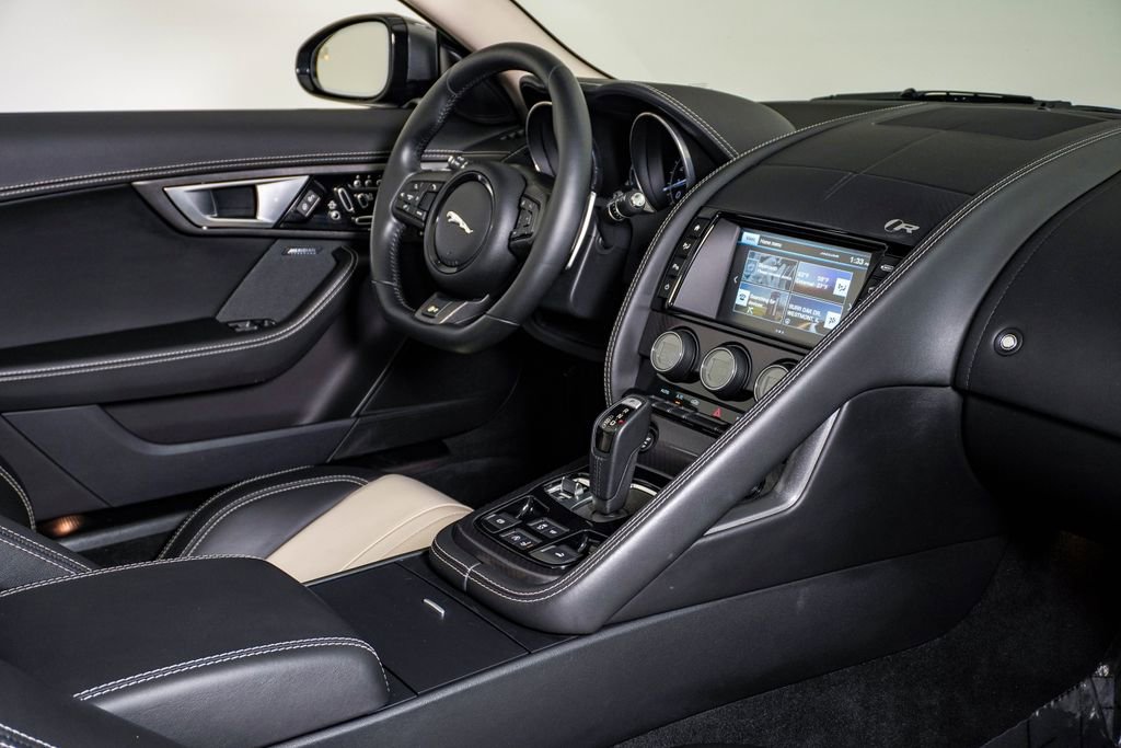 Used 2016 Jaguar F-TYPE R image 17