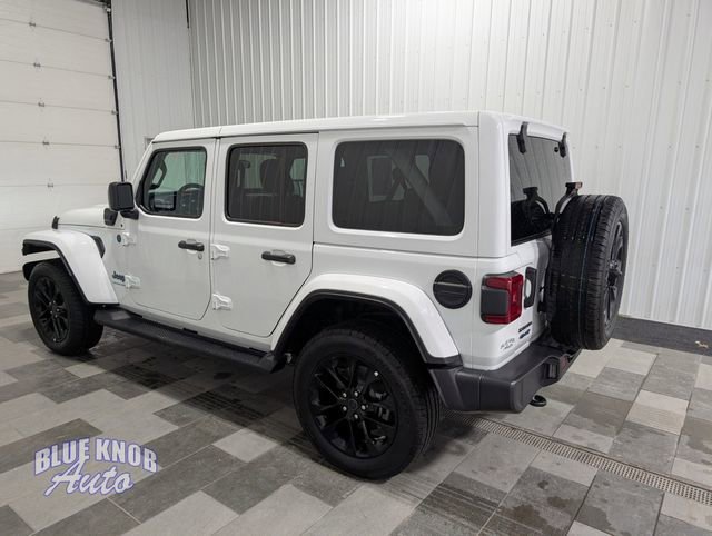 Used 2025 Jeep Wrangler Unlimited Sahara AWD/4WD image 2