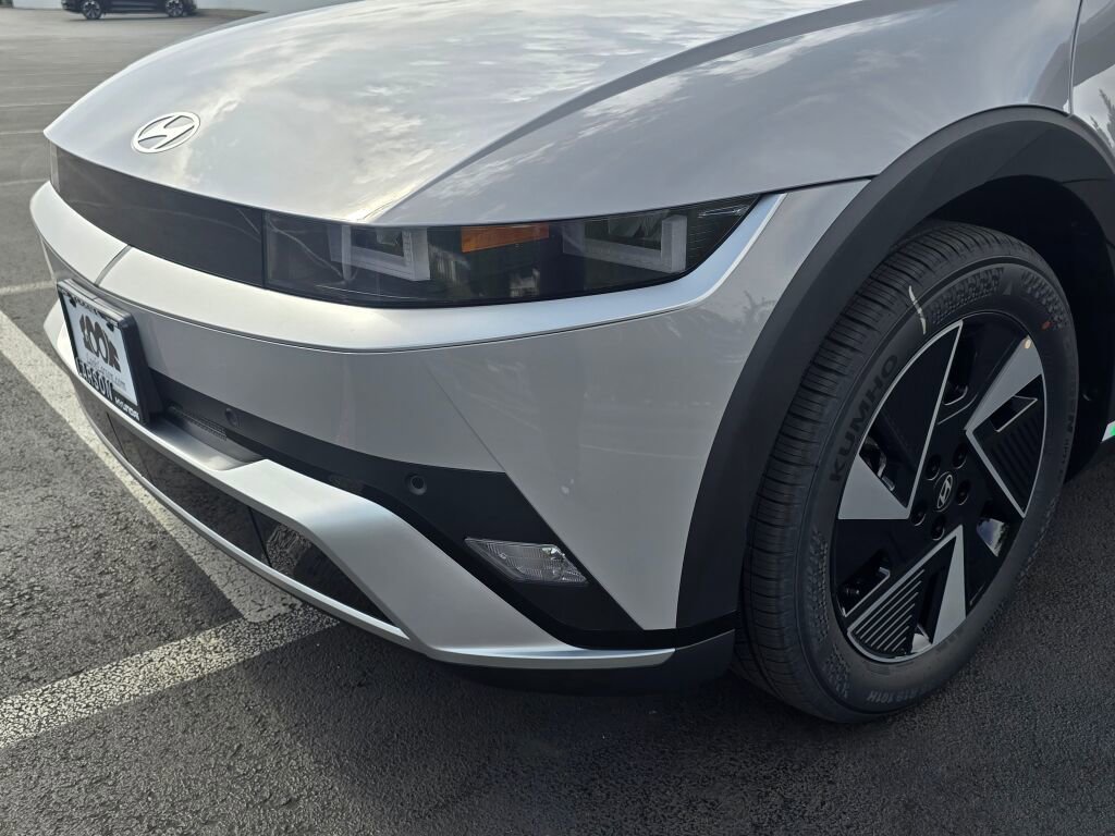 New 2025 Hyundai Ioniq 5 SE image 10