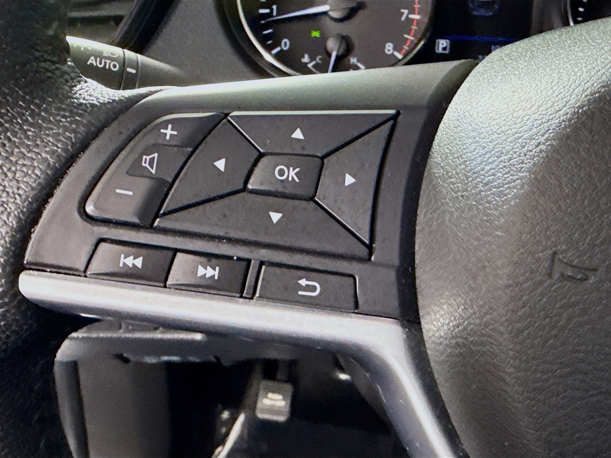 Used 2019 Nissan Rogue SV image 14