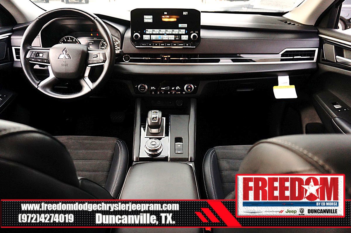 Used 2024 Mitsubishi Outlander SE image 11