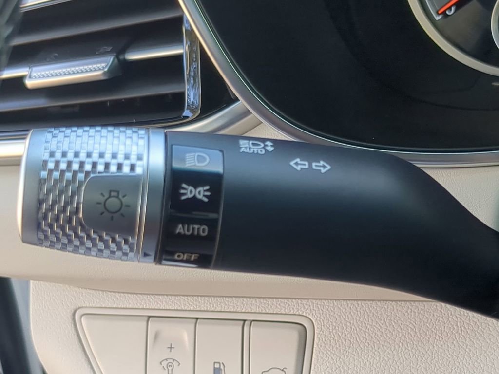 Used 2025 Genesis G70 2.5T image 30