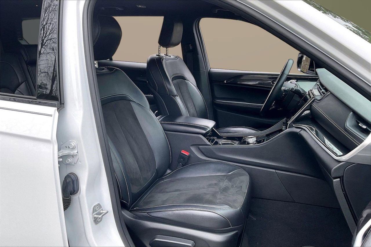 Certified 2022 Jeep Grand Cherokee L Laredo image 23