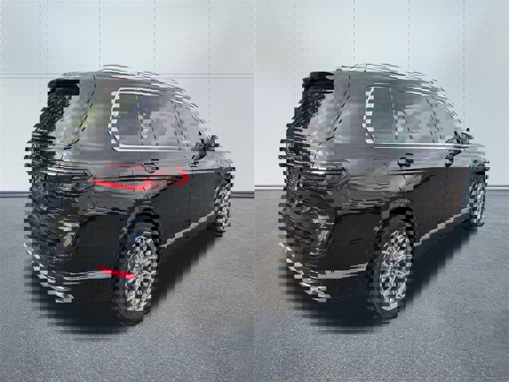 New 2025 BMW X7 xDrive40i w/ Premium Package image 3