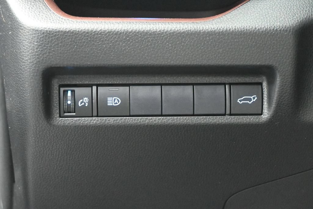 Used 2020 Toyota RAV4 Limited FWD image 4