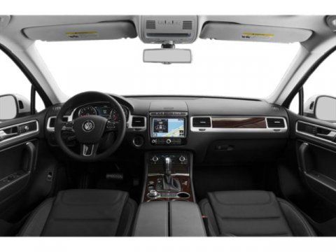 Used 2015 Volkswagen Touareg Lux image 8