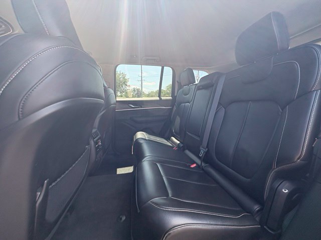 Used 2023 Jeep Grand Cherokee Limited w/ Black Appearance Package AWD/4WD image 25