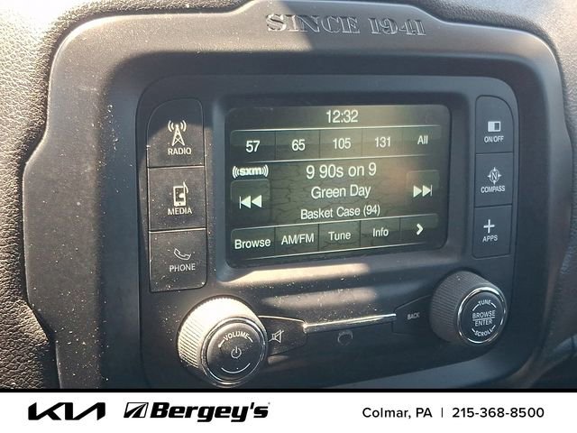 Used 2016 Jeep Renegade Latitude AWD/4WD image 18
