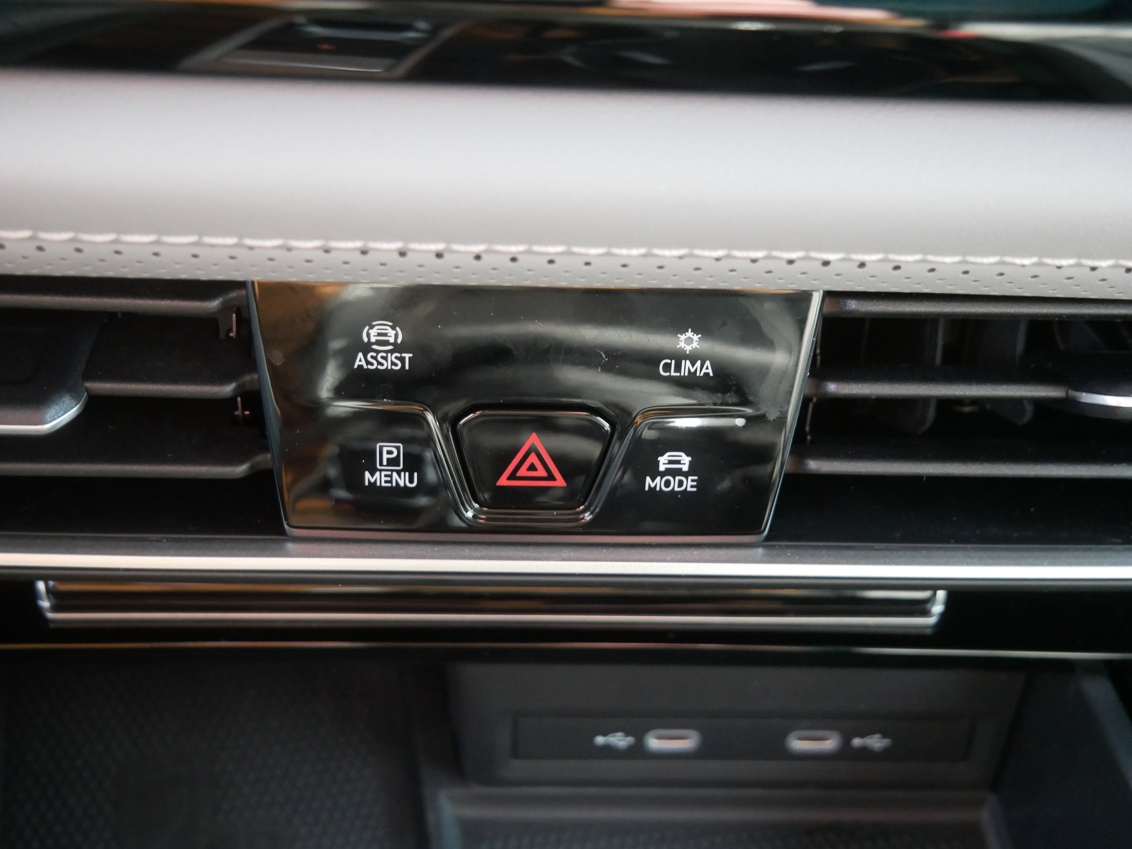 Used 2024 Volkswagen Atlas Cross Sport SEL R-Line image 30