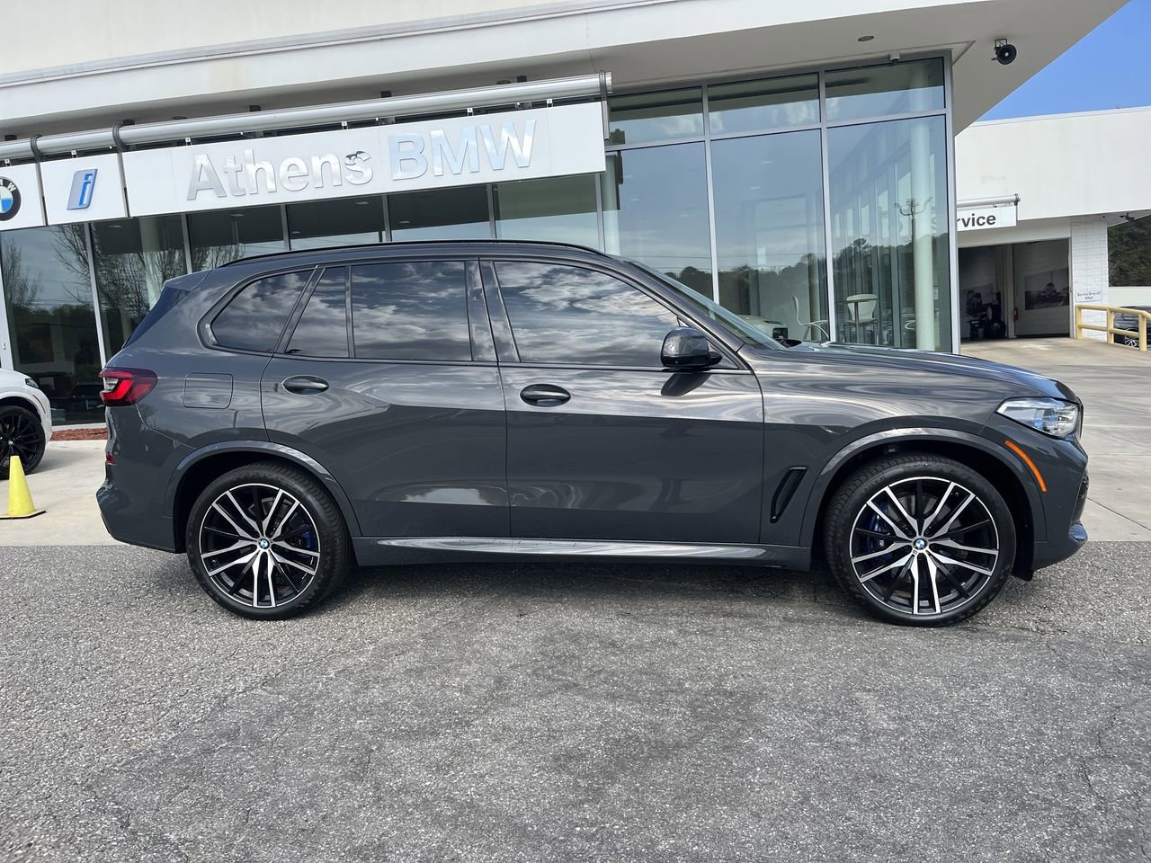 Used 2023 BMW X5 M50i w/ Executive Package image 9