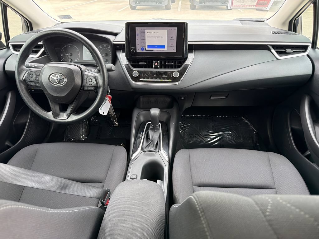 Used 2025 Toyota Corolla LE FWD image 12