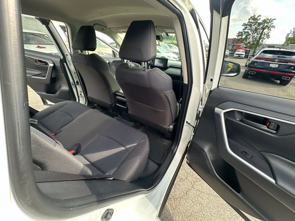 Used 2019 Toyota RAV4 LE w/ All Weather Liner Package AWD/4WD image 29