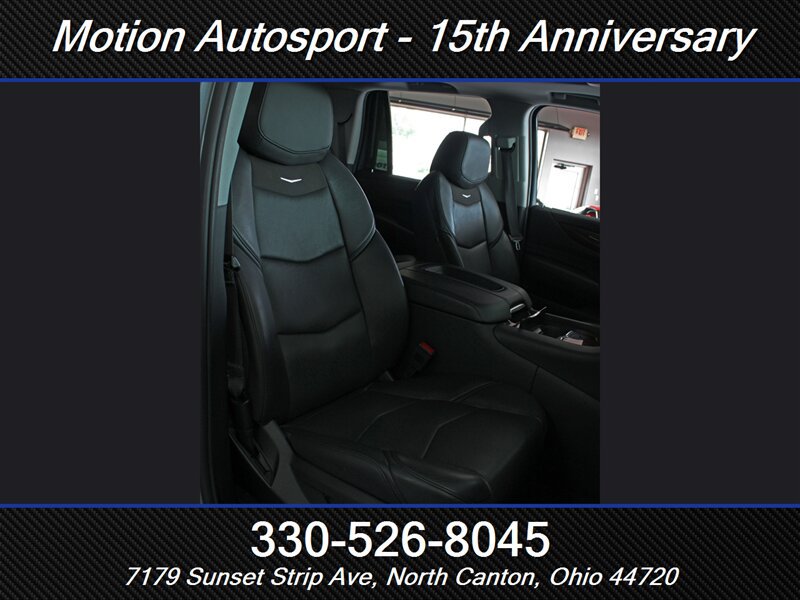 Used 2020 Cadillac Escalade Luxury w/ Escalade Sport Edition AWD/4WD image 25