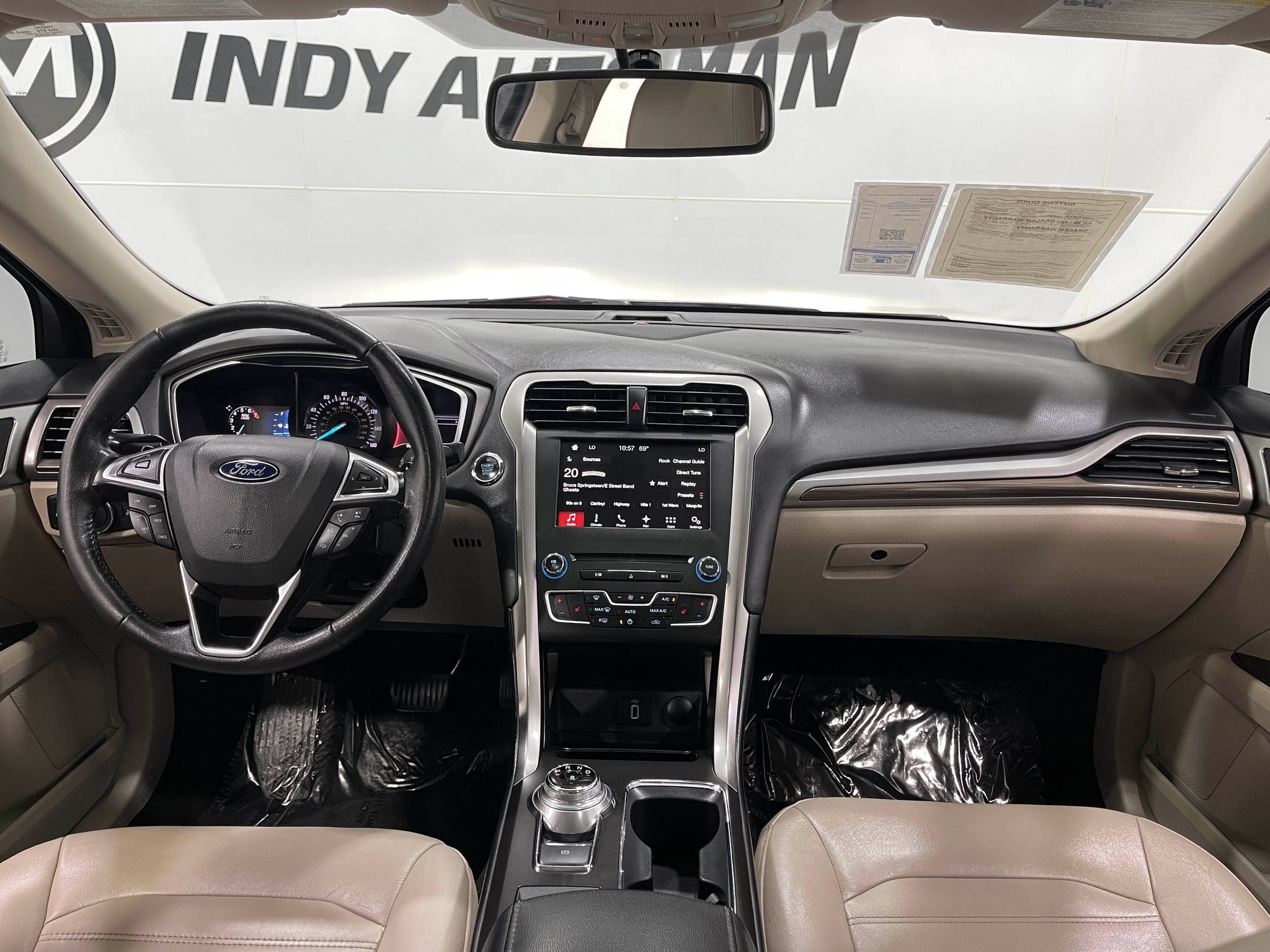 Used 2018 Ford Fusion SE w/ Fusion SE Technology Package FWD image 19