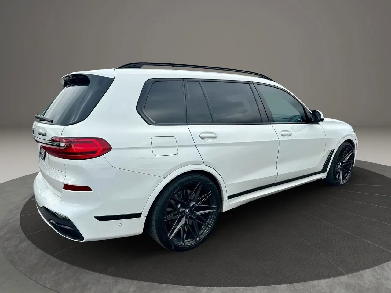 Used 2021 BMW X7 M50i w/ Dynamic Handling Package image 5