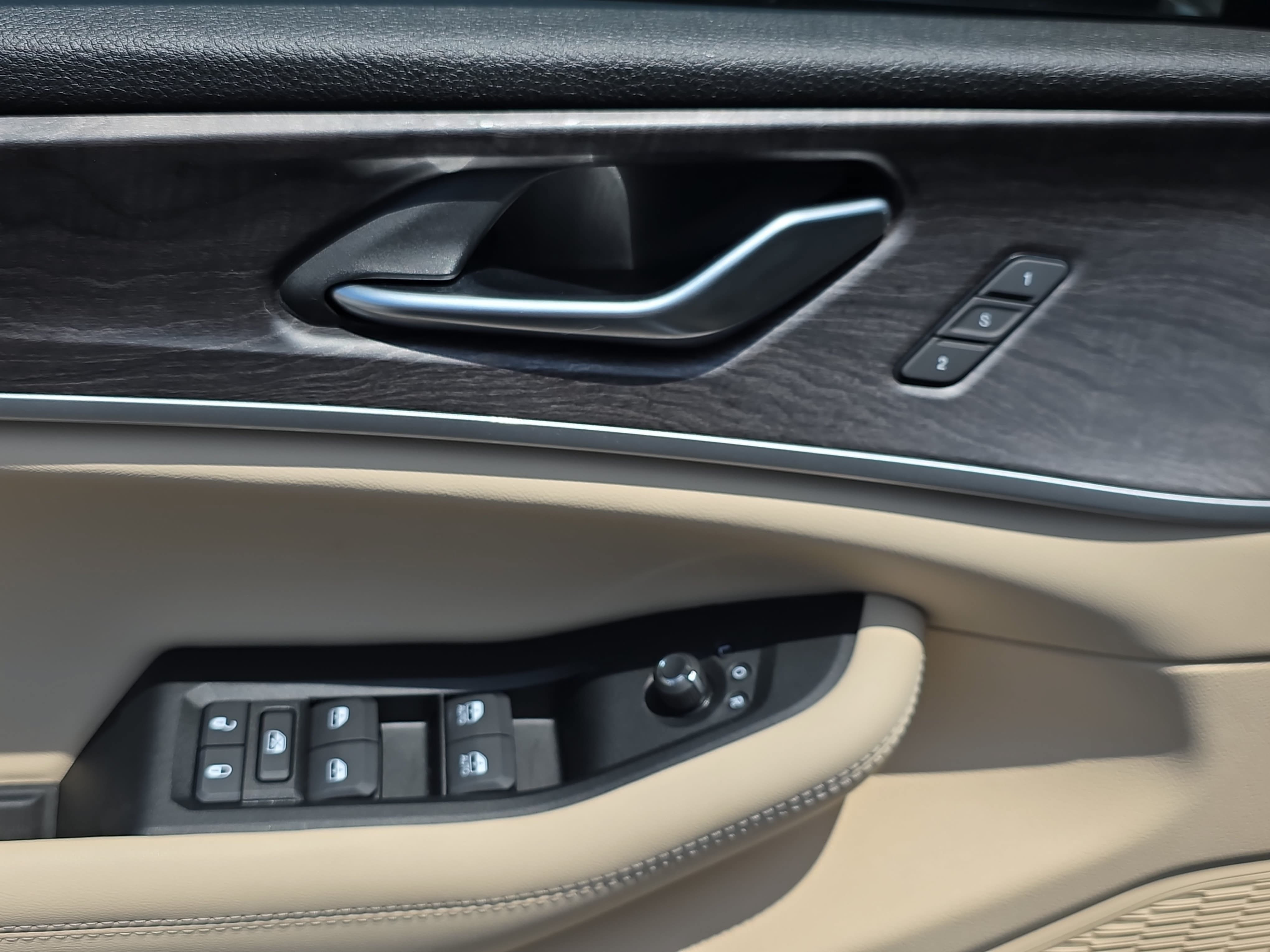 Certified 2023 Jeep Grand Cherokee L Limited w/ Luxury Tech Group II AWD/4WD image 22