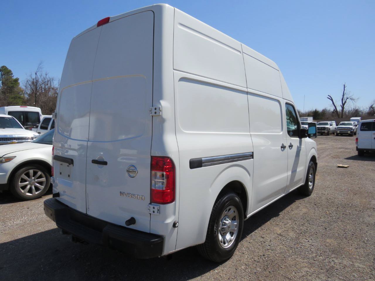 Used 2017 Nissan NV 3500 SV RWD image 4