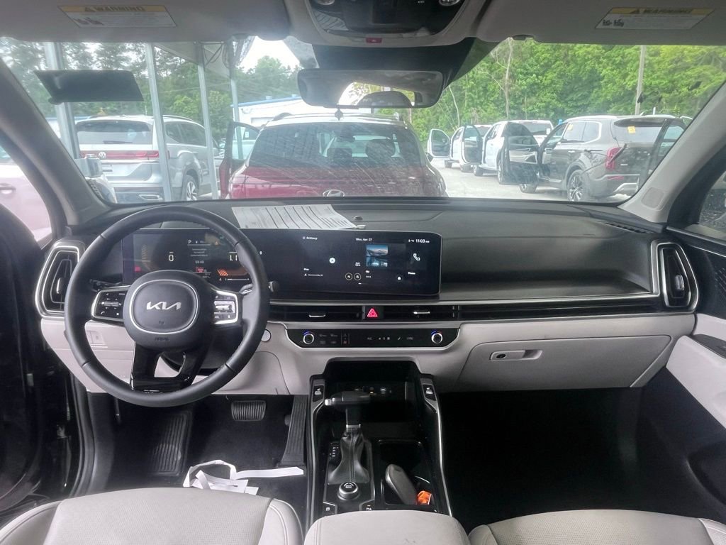 Used 2025 Kia Sorento S w/ Panoramic Sunroof Package FWD image 10