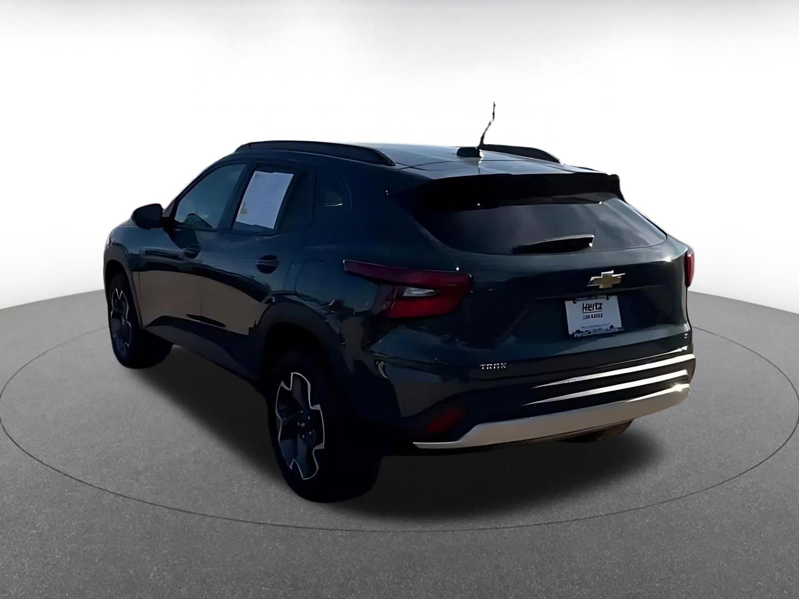 Used 2025 Chevrolet Trax LT FWD image 11