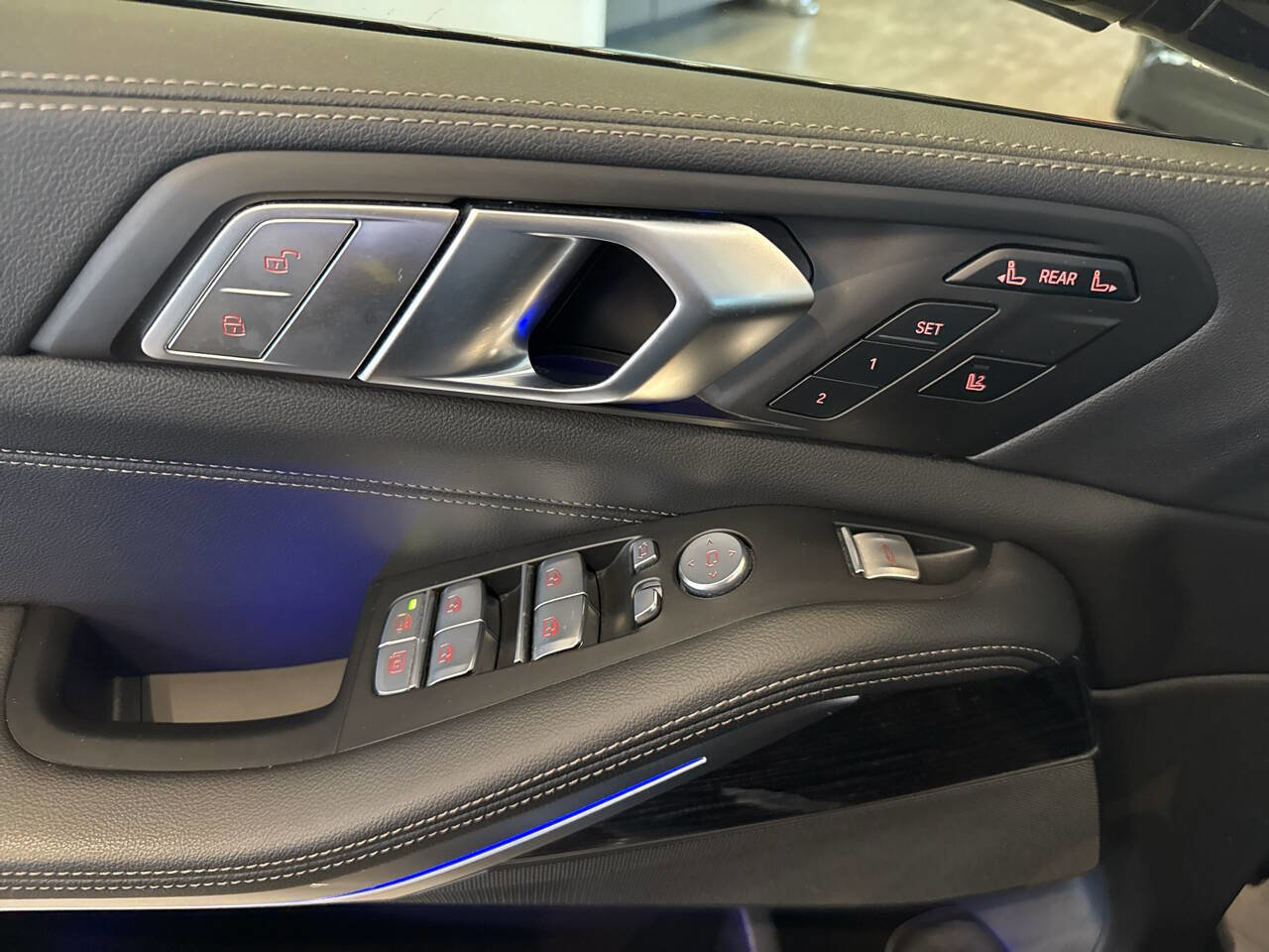 Used 2022 BMW X7 xDrive40i w/ M Sport Package image 40