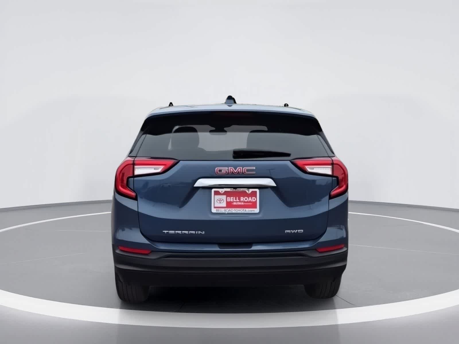 Used 2024 GMC Terrain SLE AWD/4WD image 7