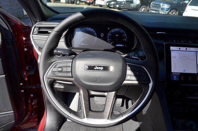New 2025 Jeep Grand Cherokee Limited w/ Luxury Tech Group II image 16