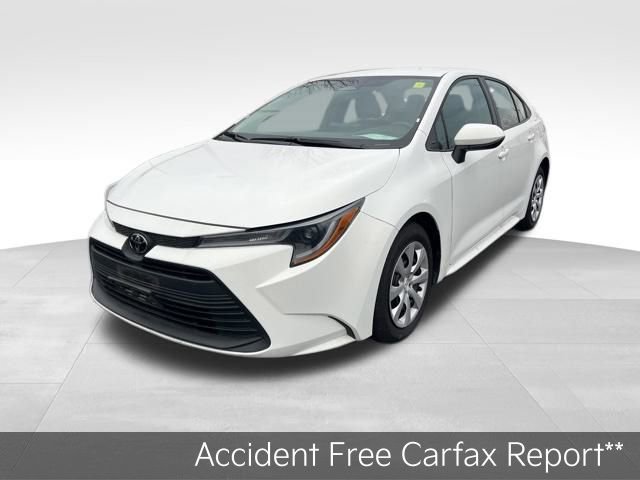 Used 2024 Toyota Corolla LE image 3